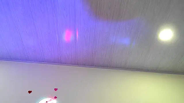 ellie_cute7 - Ellie_Cute7's free webcam - UK Sex Cams