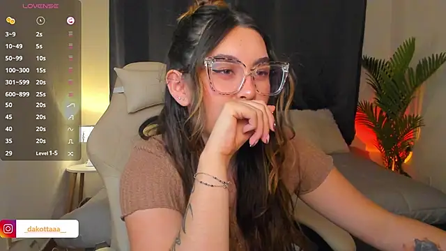 dakottaa_ - Dakottaa_'s free webcam - UK Sex Cams