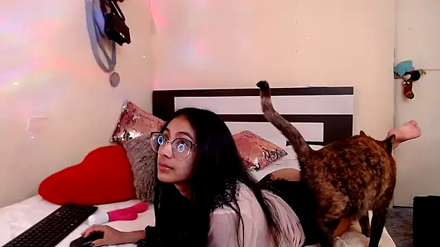 chika_hellar - Chika_hellar's free webcam