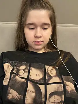 HornyGirlH Live Webcam on Stripchat