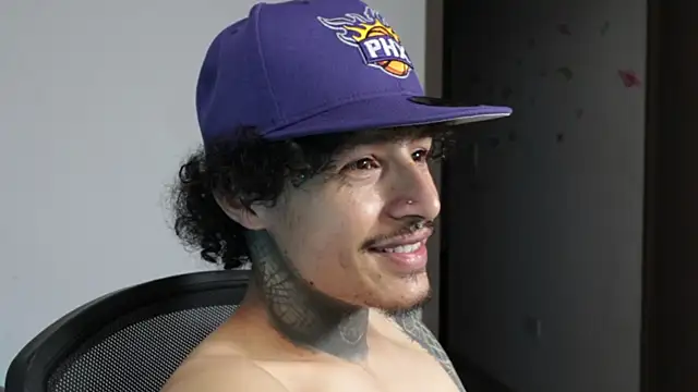 trieone live sex cam