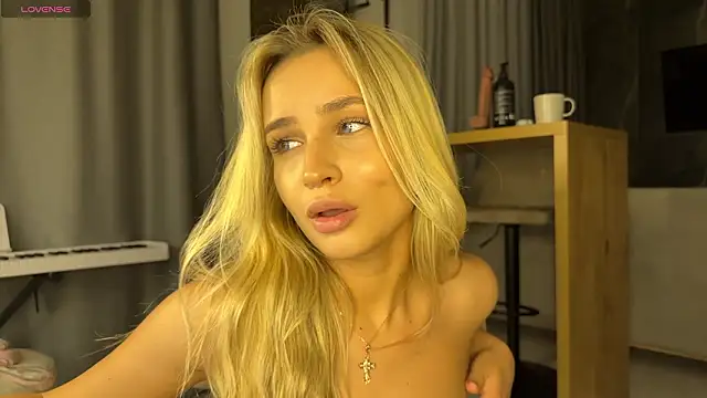 Sexy_Katze from StripChat is Freechat