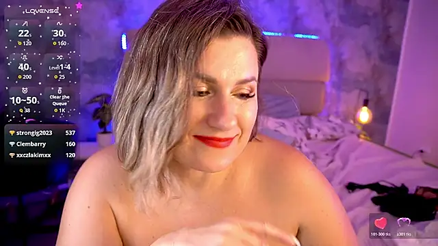 KiraRoxx live cam profile