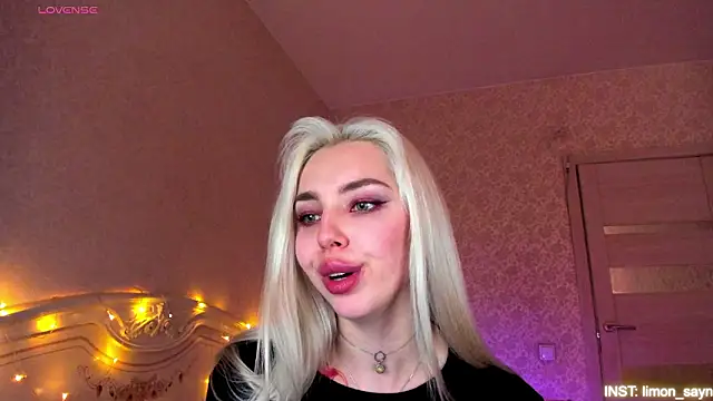 lillymoure_ - LillyMoure_'s free webcam - UK Sex Cams
