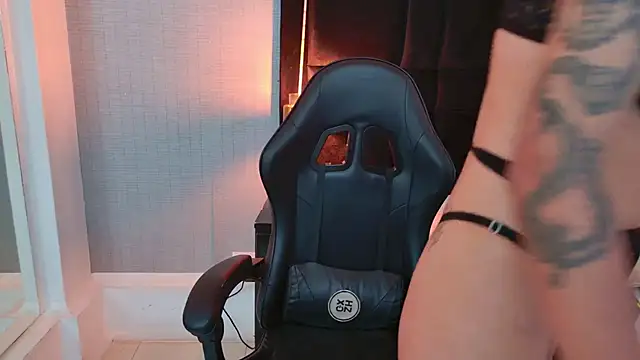 ellaevanzz - EllaEvanzz's free webcam - UK Sex Cams