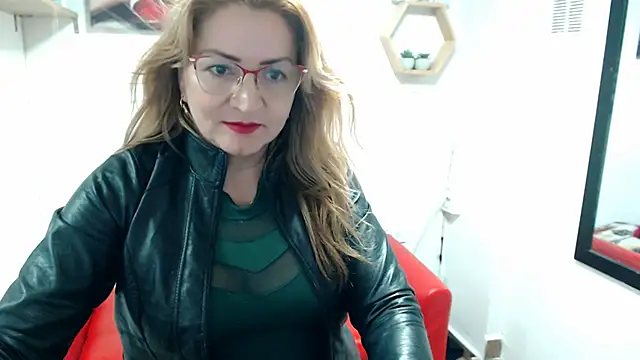 divax_monserrat - DIVAX_MONSERRAT's free webcam - UK Sex Cams