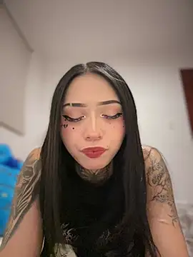 Webcam Model (JIORYOvO) is live