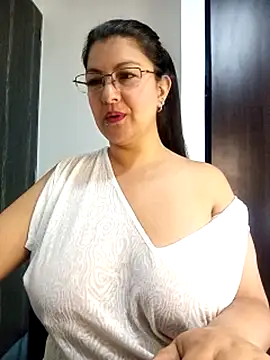 Webcam Model (CelesteAlvarez1989) is live