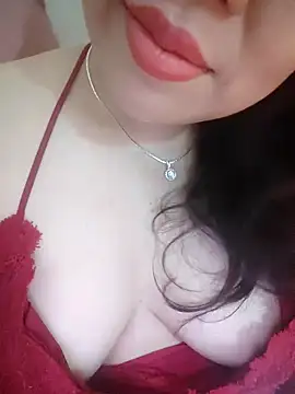 Julyy08 live cam profile