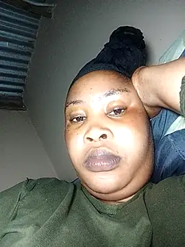 Webcam Model (OCEANSQUITERXXX) is live