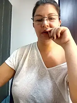 Webcam Model (CelesteAlvarez1989)  is live.Free join now!