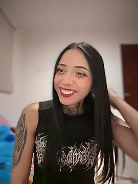 Webcam Model (JIORYOvO) is live