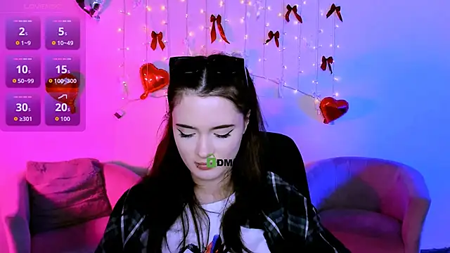 liana_kisses (F teen) - show tits