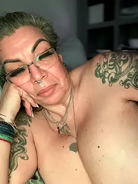 dieseldame1313 live cam profile