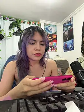 vaioletuwu - VaioletUwU's free webcam