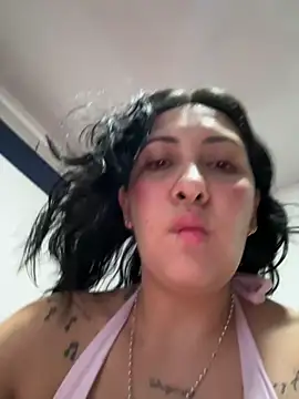 you-kitty2025 - You-kitty2025's free webcam