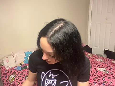 strwbrrymilk live sex cam