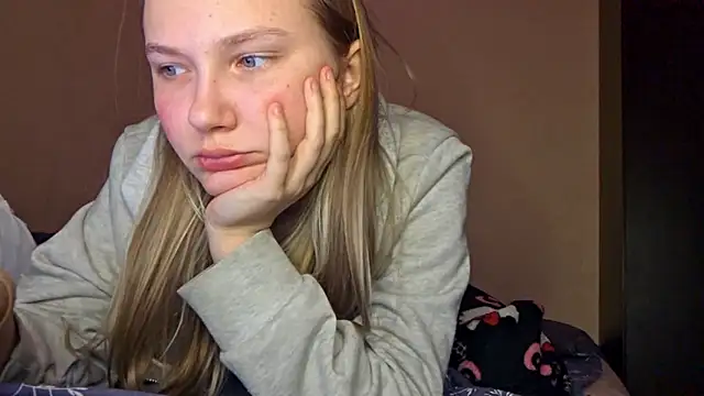 KarinRobertson live sex cam