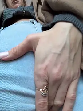 evvamur (F young) - take off your top/pull your nipples