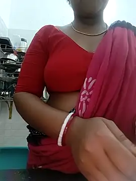 Webcam Model (Hot-Tinaa)  is live.Free join now!