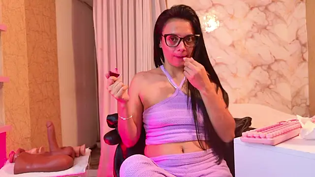 queensallydesire - QueenSallyDesire's free webcam - UK Sex Cams