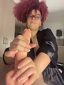 Leyah__ live sex cam