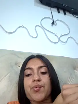 Webcam Model (DulceCaroX) is live