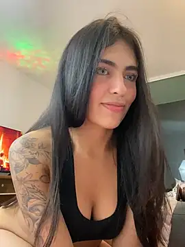 Webcam Model (DaphneUwu)  is live.Free join now!