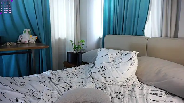 darylashworth (F young) - Flash boobs and slap