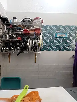 Hot-Tinaa live cam profile