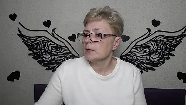 emiliagree (F mature) - make me tremble and squirm