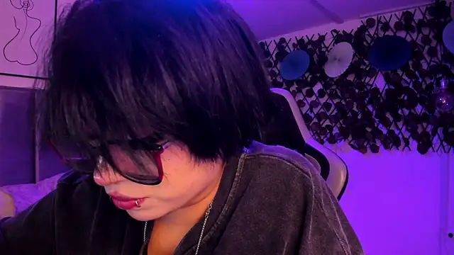 kitty_gang - Kitty_Gang's free webcam - UK Sex Cams