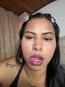 Webcam Model (Mich-12)  is live.Free join now!