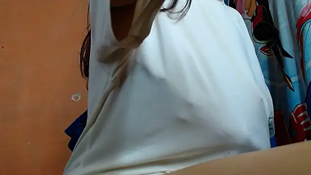 chandra_haraa (F milf) - finger in ass