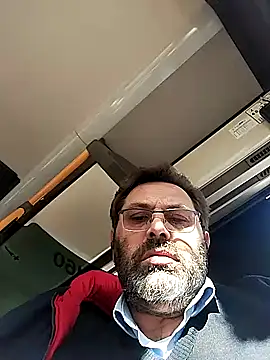 necroforo (M mature) - Senza masturbarmi e venire fino al goal