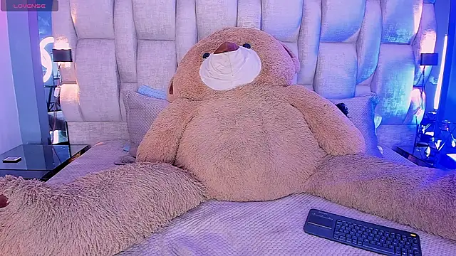 _paulinadoll_ (T teen) - Play fingers on ass