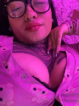 cloeebeckam (F young) - blow job  + salive + show boobs