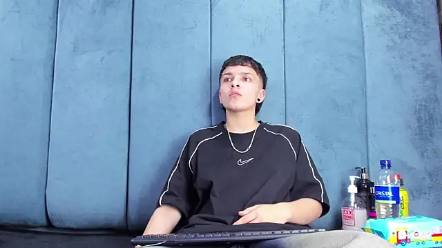 megan_thompson_ (F teen) - 4 fingers in ass🙈