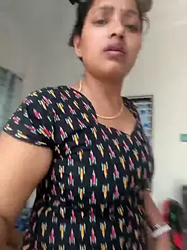 Hot-Tinaa live cam profile