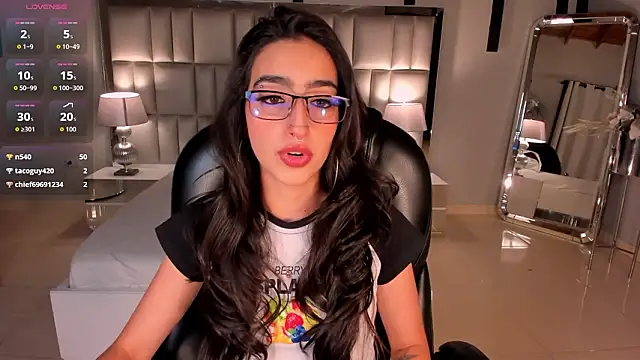 larisasmirnov - LarisaSmirnov's free webcam - UK Sex Cams