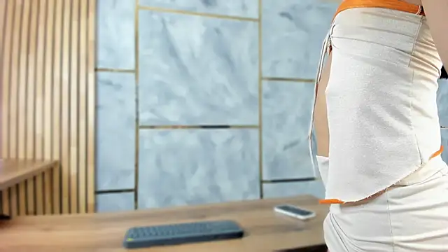 REINA_ADAHARA's live cam