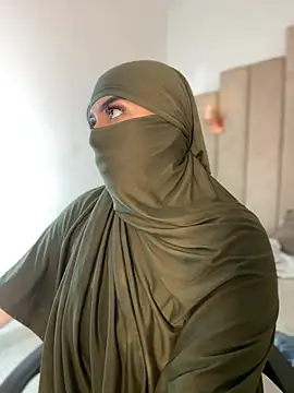 Webcam Model (rashaaa_) is live