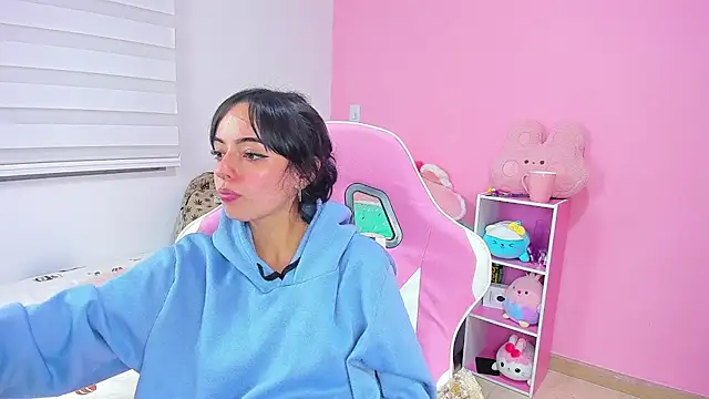 littlealexandra - LittleAlexandra's free webcam - UK Sex Cams