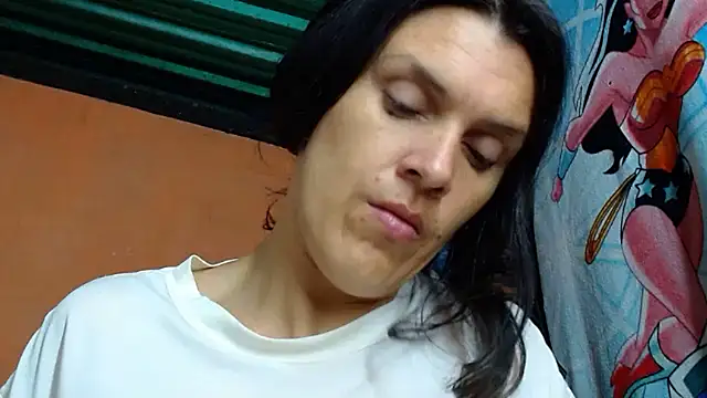 chandra_haraa (F milf) - finger in ass