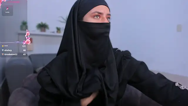 salma_arabicc (F young) - SPREAD ASSHIOOLE CLOSE UP