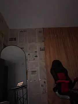 i_am_nina_ (F young) - bunny plug