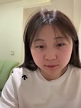 美女LXR77887在线直播