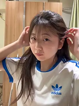 美女LXR77887在线直播