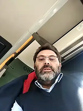 necroforo (M mature) - Senza masturbarmi e venire fino al goal