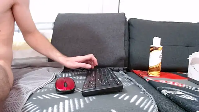 lilchristian@xh - Lilchristian@xh's free webcam - UK Sex Cams